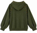 Sudadera de mujer verde militar con capucha y tachuelas doradas
