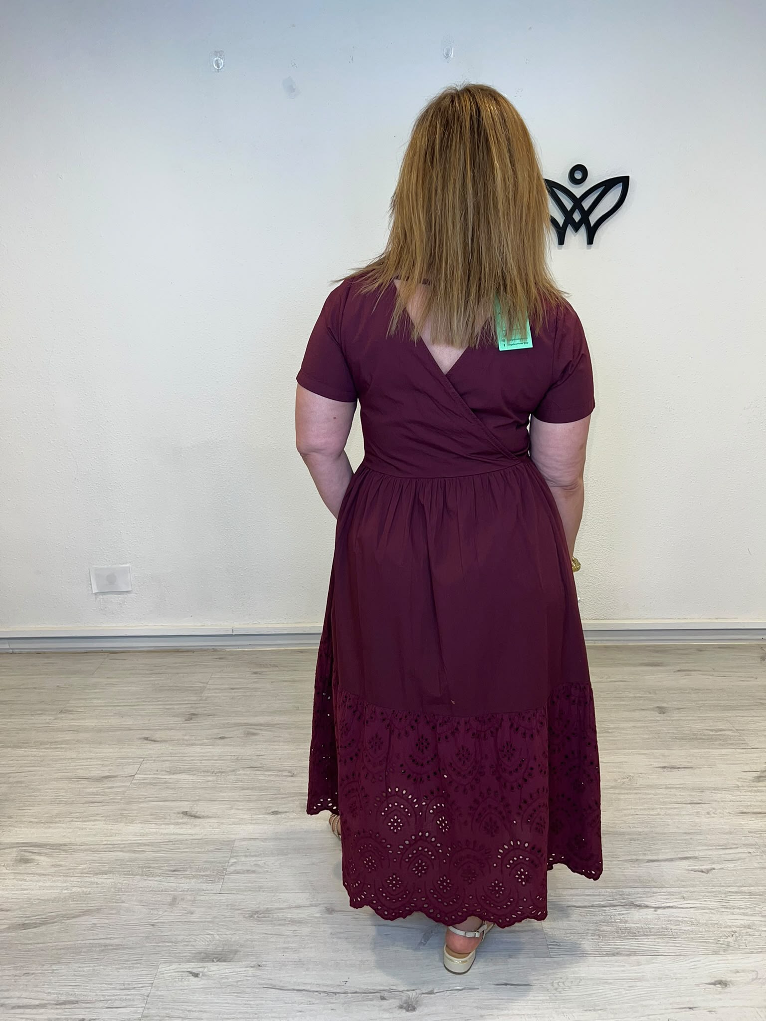 Vestido algodón burdeos con bordado inglés y bolsillos
