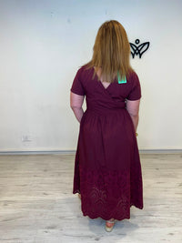 Vestido algodón burdeos con bordado inglés y bolsillos