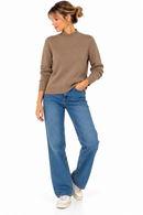 Jersey beige de mujer con cuello perkins de punto suave