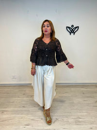 Chaqueta crochet marrón chocolate con bordado inglés