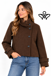 Chaqueta corta de paño marrón chocolate con cuello mao y botones