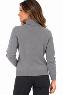 Jersey de punto gris para mujer con cuello alto vuelto