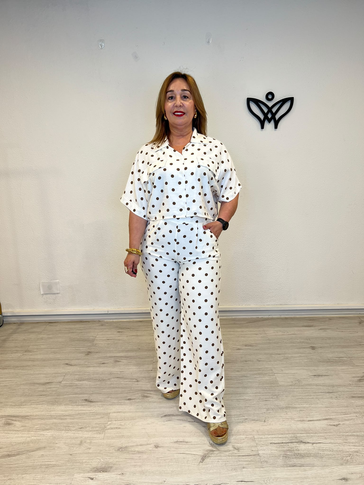 Conjunto de lunares beige y marrón chocolate efecto lino