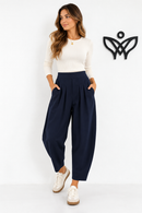Pantalón balloon azul marino con cintura elástica y bolsillos