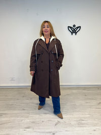 Gabardina marrón chocolate con capucha desmontable