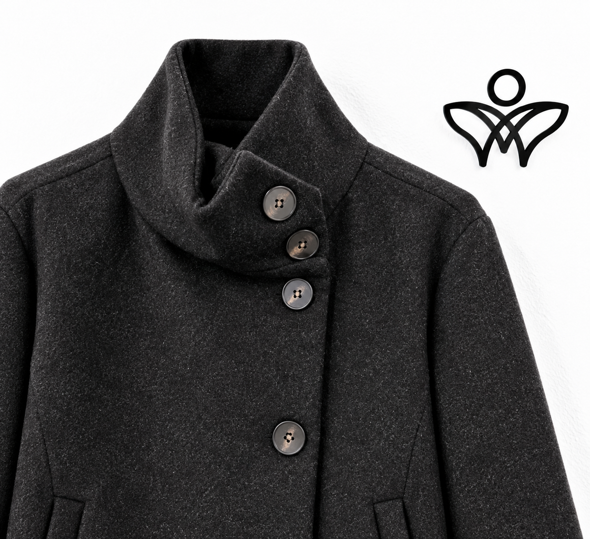 Chaqueta corta de paño marrón chocolate con cuello mao y botones