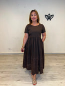 Vestido algodón marrón chocolate con bordado inglés y bolsillos