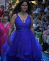 Vestido largo azulón con tul y brillo
