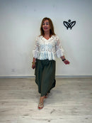 Chaqueta crochet beige con bordado inglés y volante