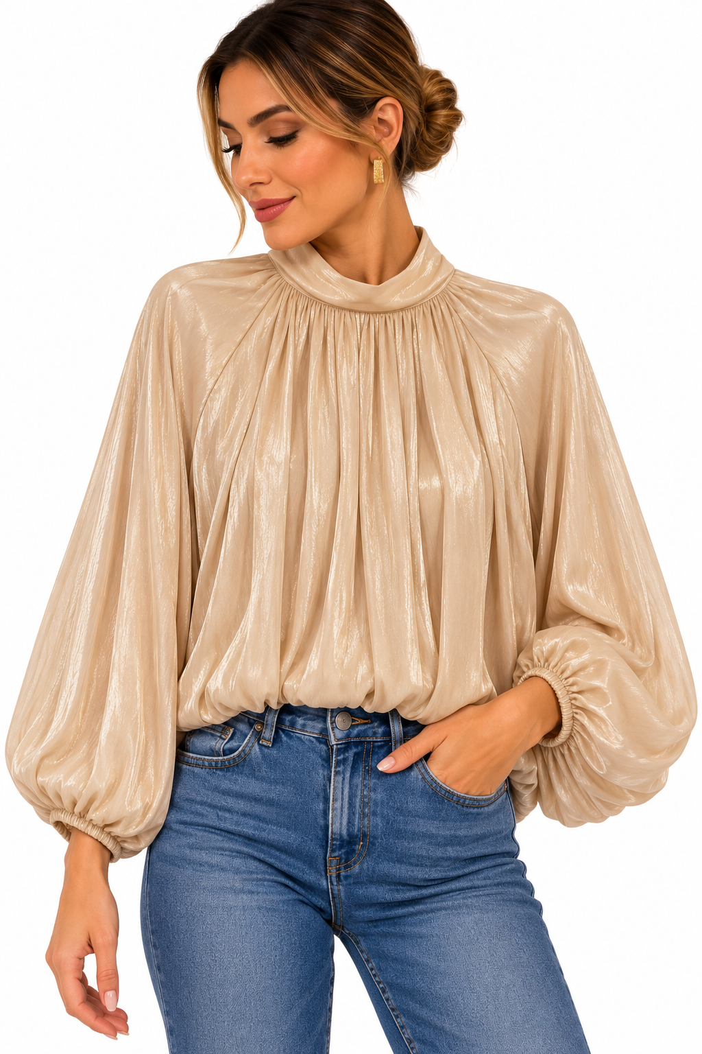 Blusa satinada beige de mujer con cuello perkins y manga abullonada