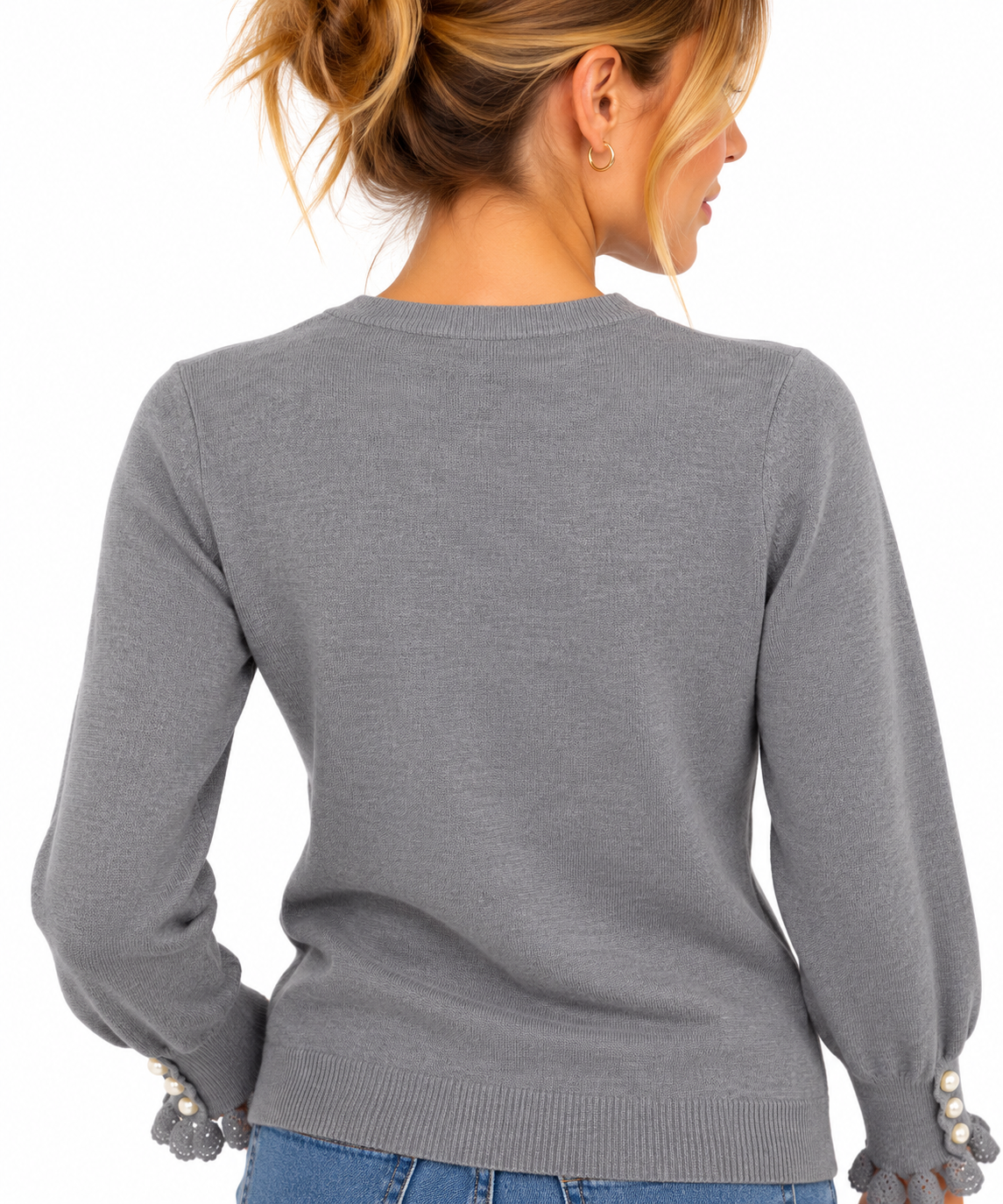Jersey gris de mujer con volantes y botones de perlas