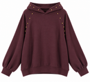 Sudadera de mujer color borgoña con capucha y tachuelas doradas