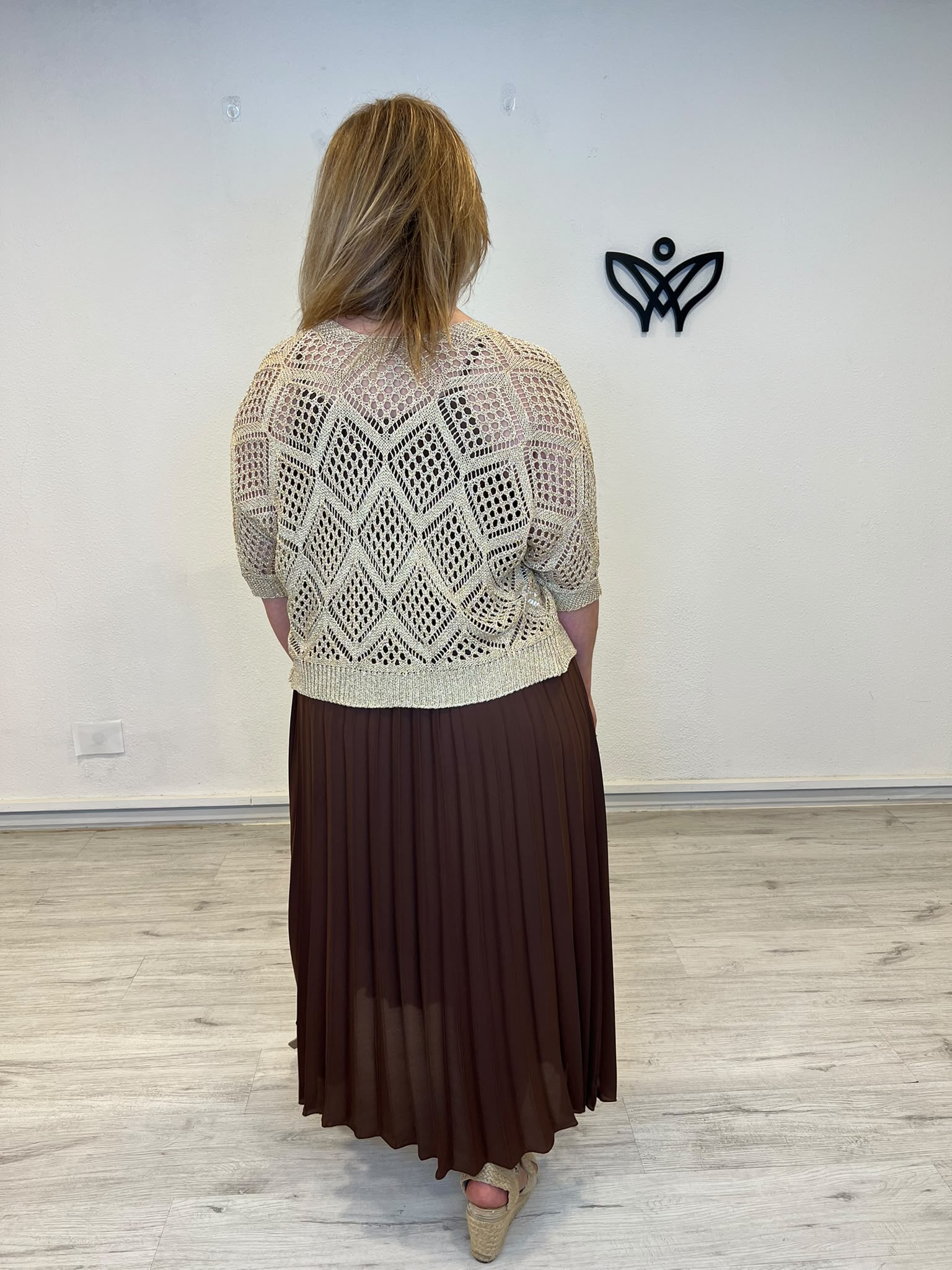 Chaqueta de crochet dorada de media manga para mujer
