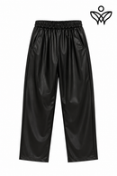 Pantalón de polipiel negro de corte recto con bolsillos