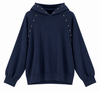 Sudadera de mujer azul marino con capucha y tachuelas doradas