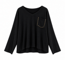 Sudadera de mujer negra de algodón con cuello pico y bolsillo con tachuelas plateadas