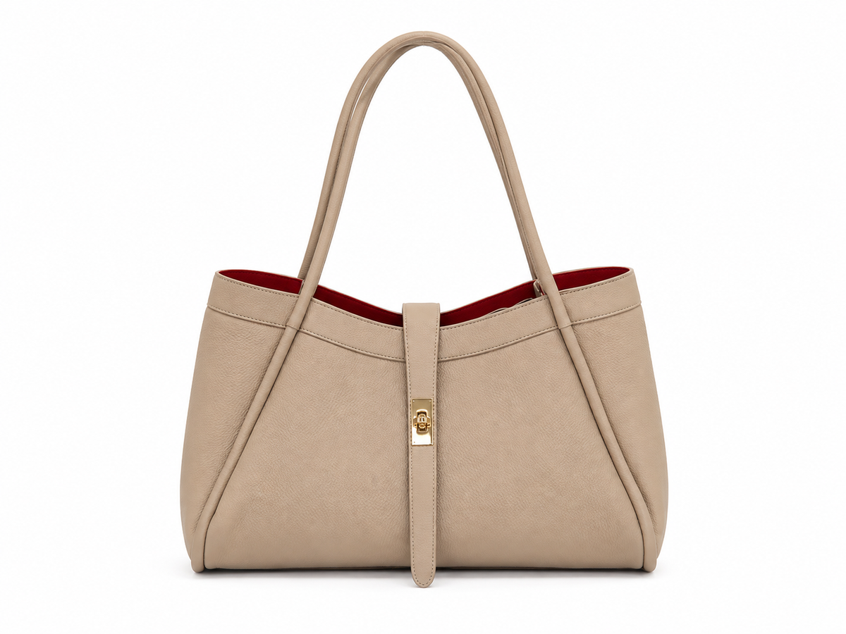 Bolso de piel beige con neceser y asa larga