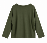 Sudadera verde militar de mujer de algodón con cuello pico y bolsillo con tachuelas plateadas