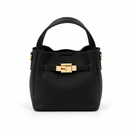 Bolso negro de mujer de polipiel con asa corta y hebilla dorada