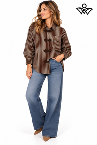 Camisa marrón chocolate y beige de mujer con rayas y botones con detalles