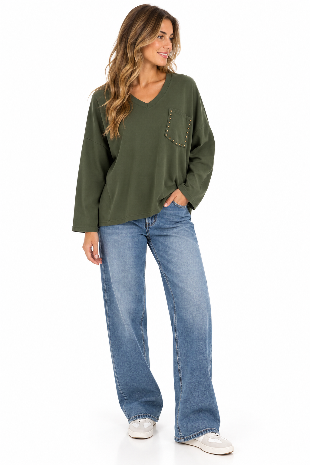 Sudadera verde militar de mujer de algodón con cuello pico y bolsillo con tachuelas plateadas