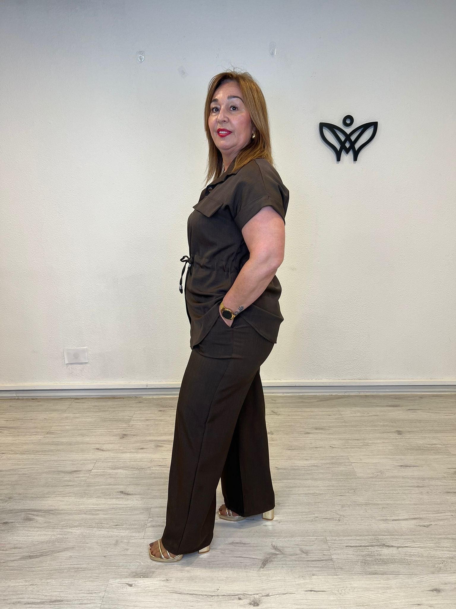 Conjunto marrón chocolate efecto lino fluido