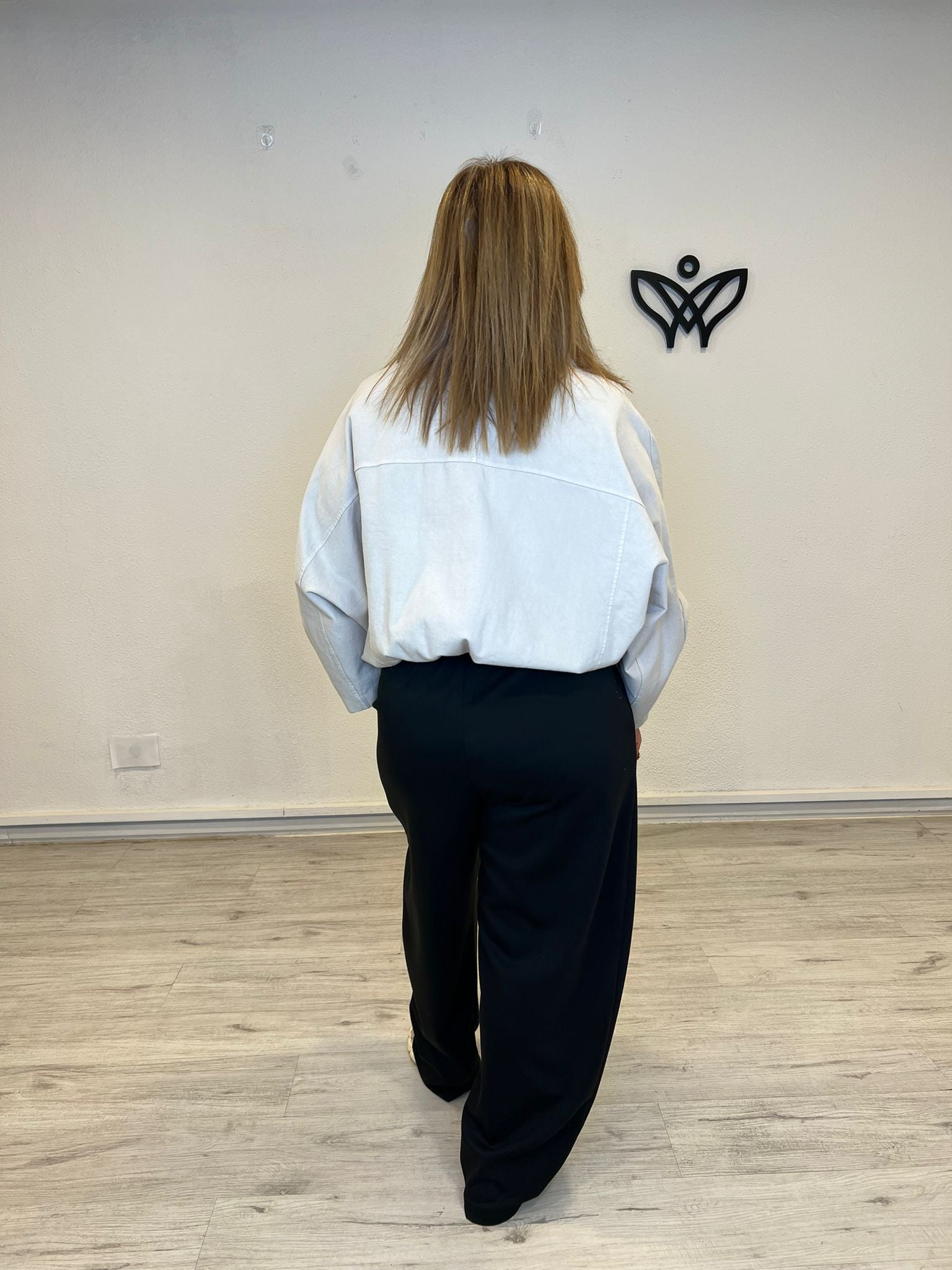 Cazadora vaquera beige estilo bomber