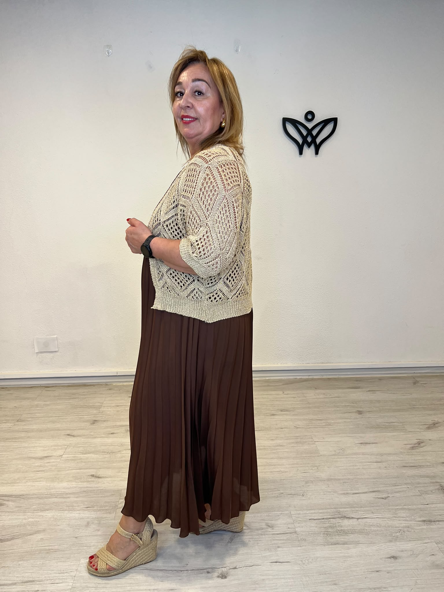 Chaqueta de crochet dorada de media manga para mujer