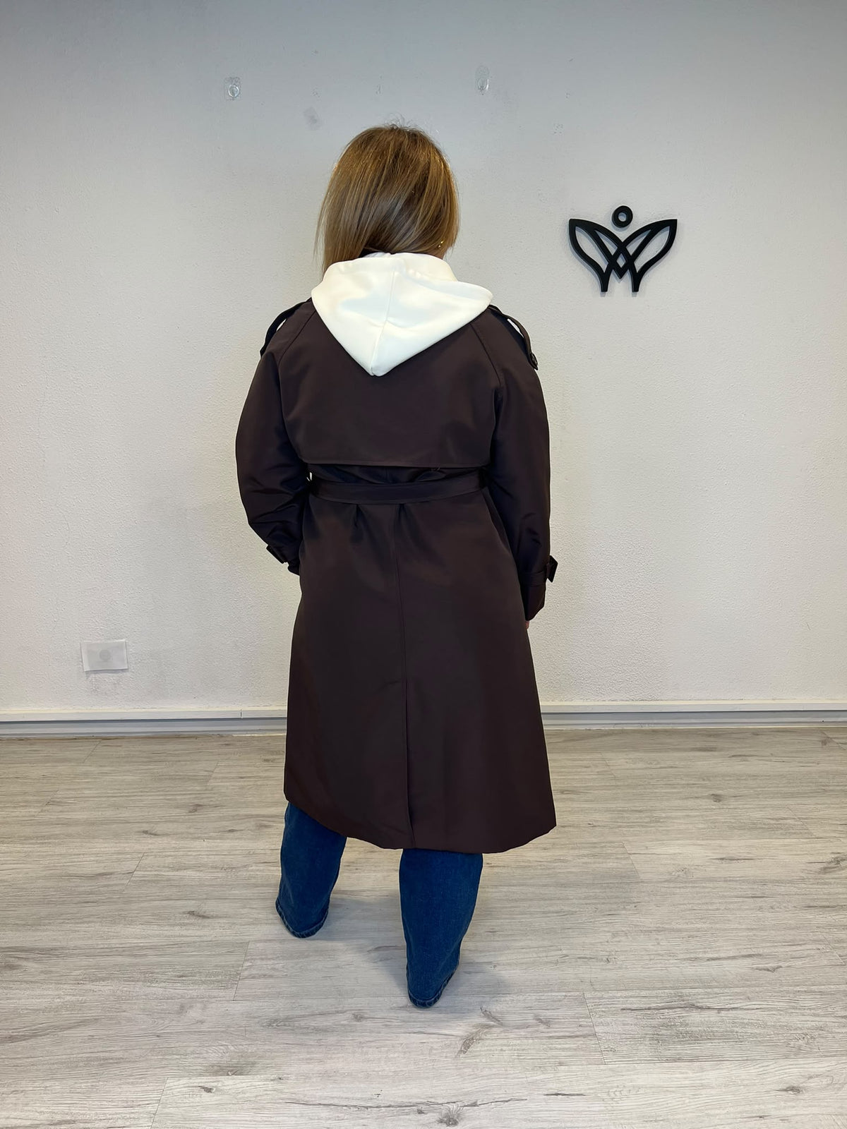 Gabardina marrón chocolate con capucha desmontable