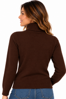 Jersey de punto marrón chocolate para mujer con cuello alto vuelto
