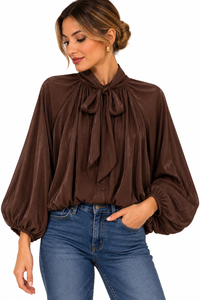 Blusa satinada marrón chocolate de cuello perkins y manga abullonada
