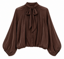 Blusa satinada marrón chocolate de cuello perkins y manga abullonada