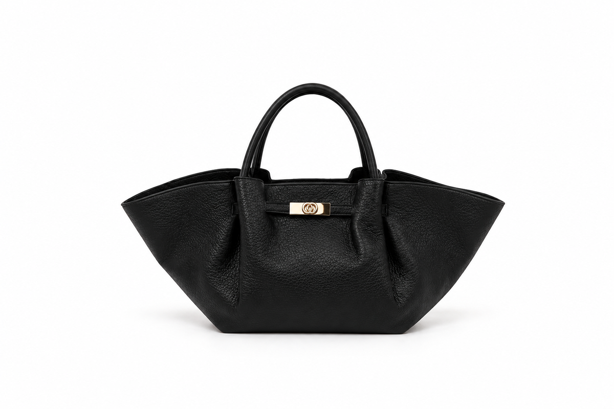 Bolso de mujer negro de polipiel con forma de abanico y detalle dorado