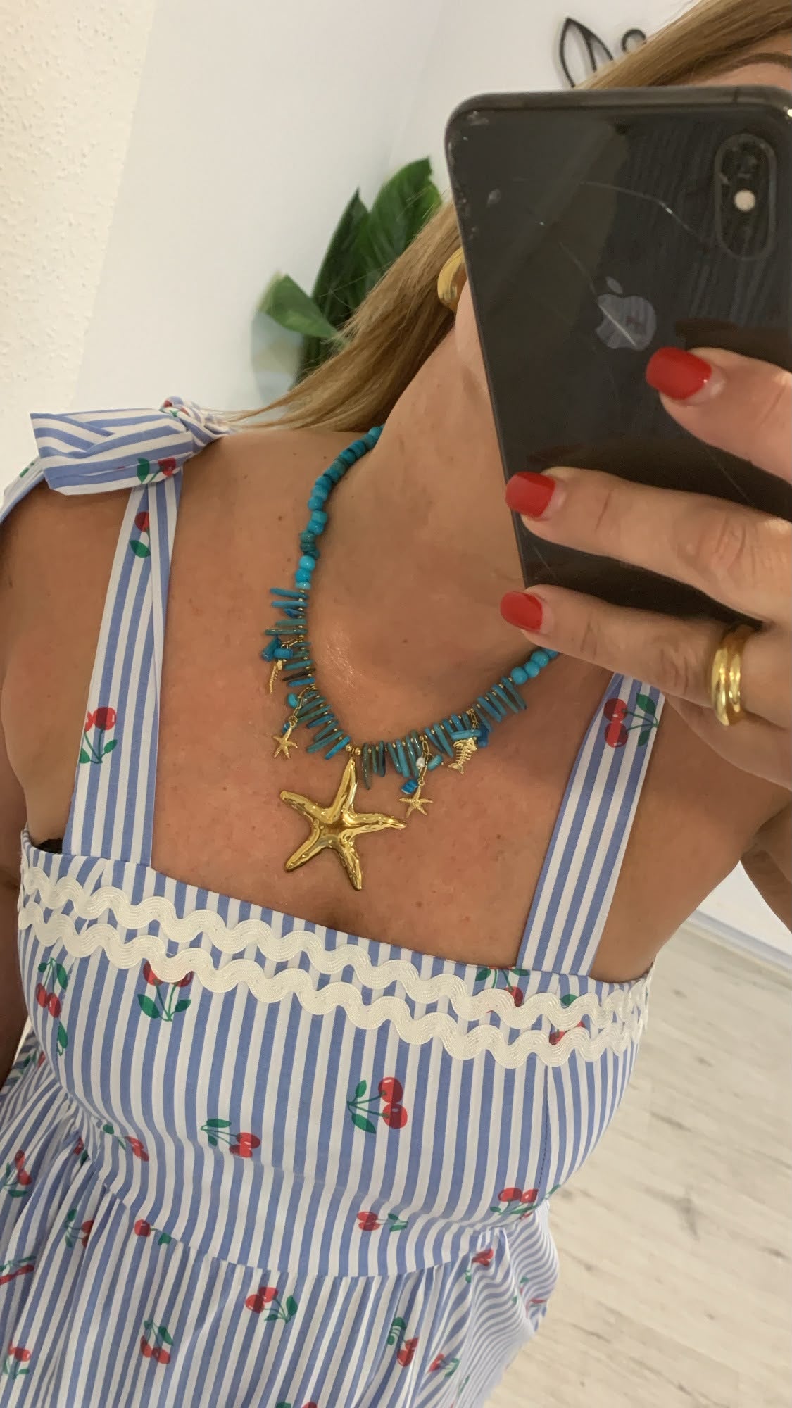 Collar marino con estrella de mar dorada para mujer