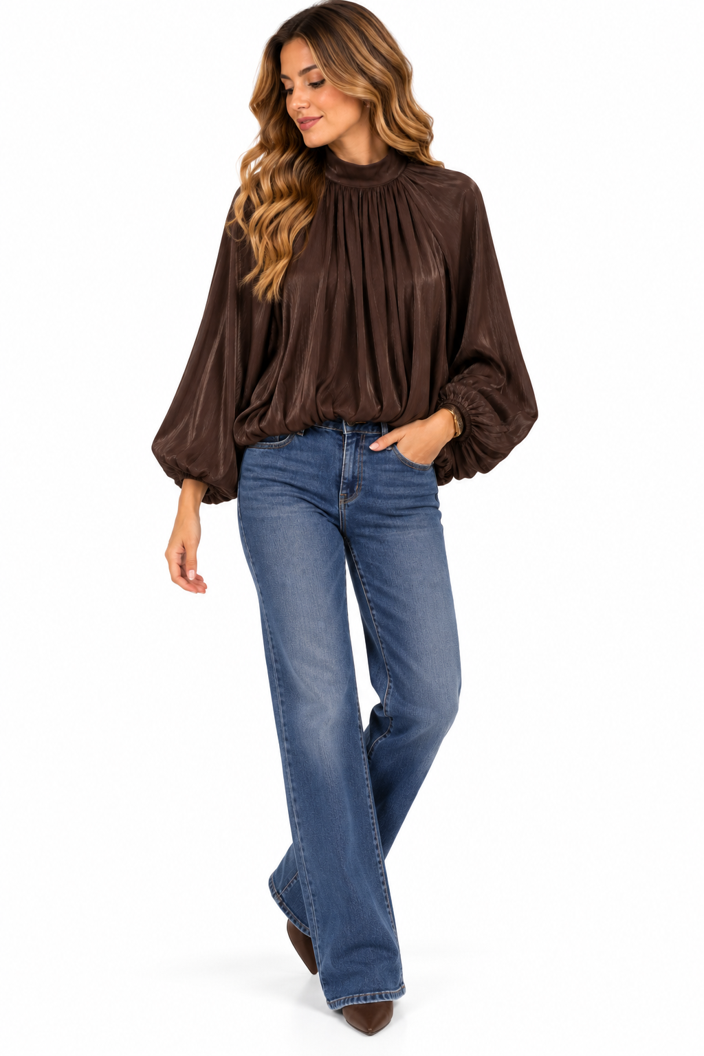Blusa satinada marrón chocolate de cuello perkins y manga abullonada