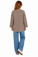 Sudadera de mujer de algodón a rayas beige y marrón chocolate más larga por detrás
