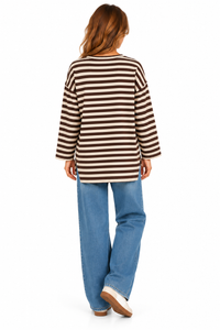 Sudadera de mujer de algodón a rayas beige y marrón chocolate más larga por detrás