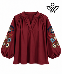 Camisa burdeos con manga abullonada y bordados florales