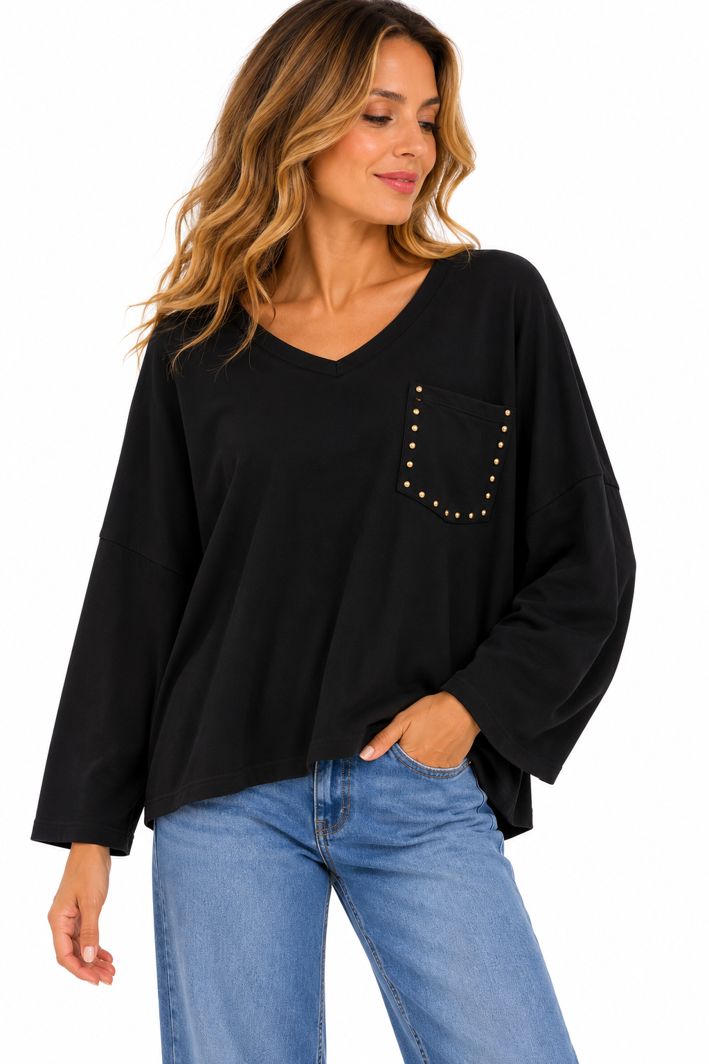Sudadera de mujer negra de algodón con cuello pico y bolsillo con tachuelas plateadas