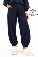 Conjunto de mujer azul marino de algodón con sudadera de volante y pantalón jogger