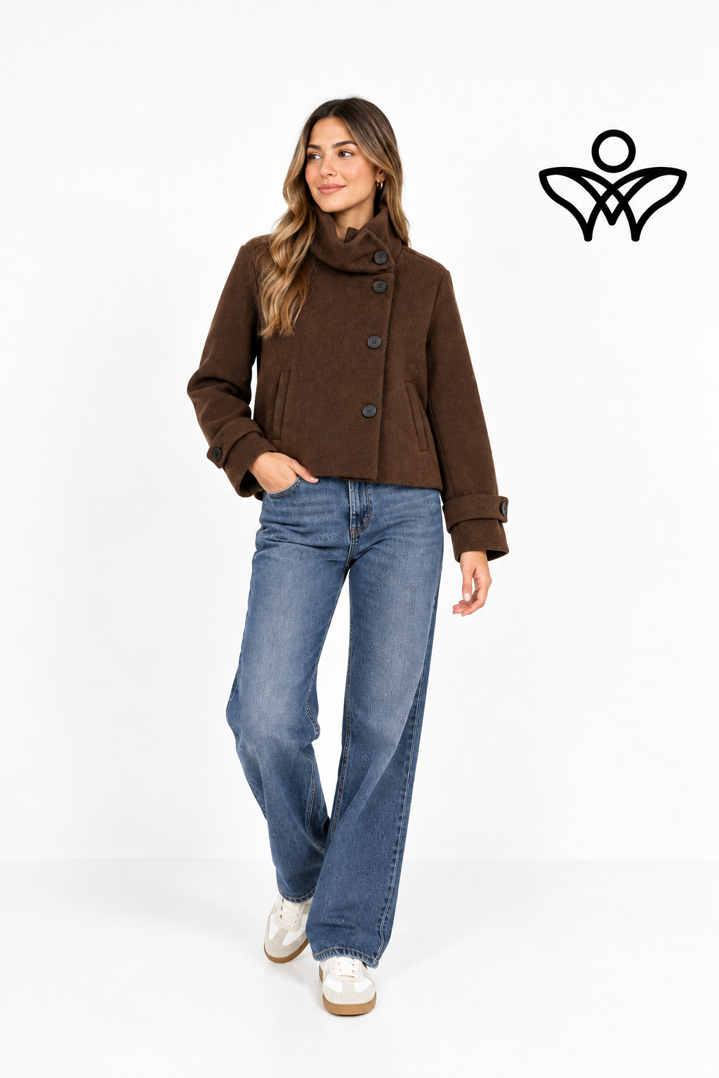 Chaqueta corta de paño marrón chocolate con cuello mao y botones