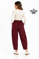 Pantalón balloon burdeos con cintura elástica y bolsillos