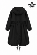 Trench gabardina negra con capucha, cintura ajustable y bolsillos