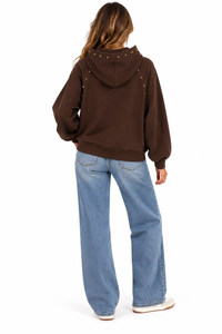 Sudadera de mujer marrón chocolate con capucha y detalles dorados