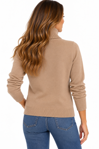 Jersey de punto beige para mujer con cuello alto vuelto