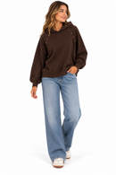 Sudadera de mujer marrón chocolate con capucha y detalles dorados