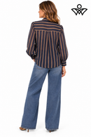 Camisa de gasa azul marino y beige de mujer con rayas y lazo