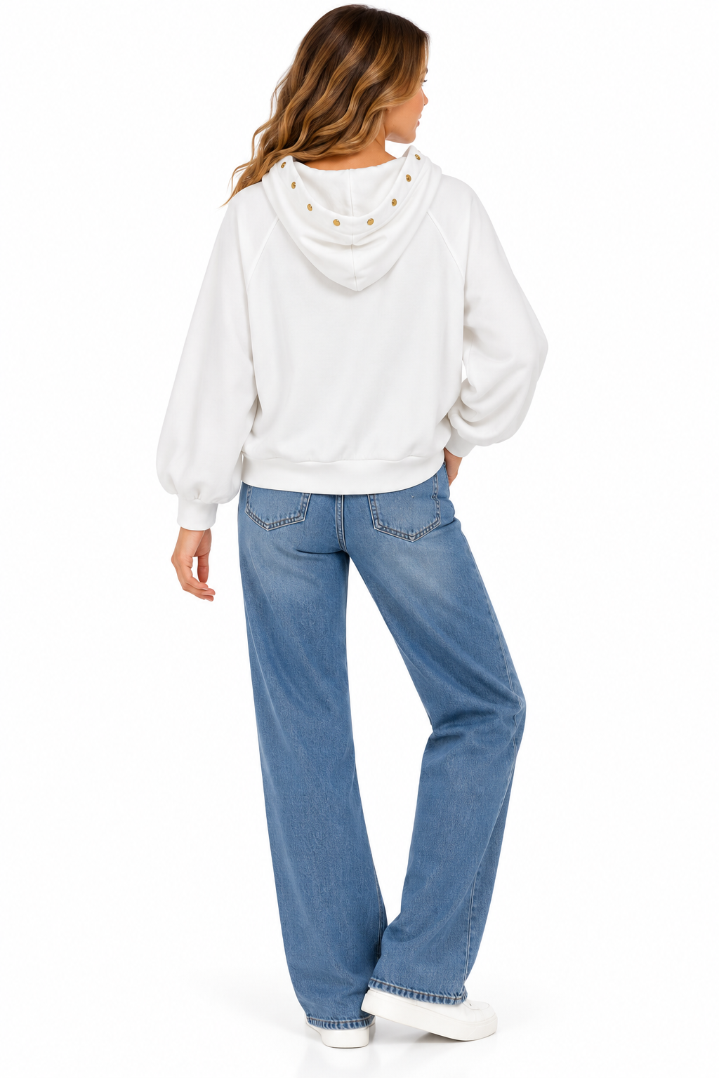 Sudadera de mujer blanca con capucha y tachuelas doradas