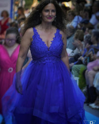 Vestido largo azulón con tul y brillo
